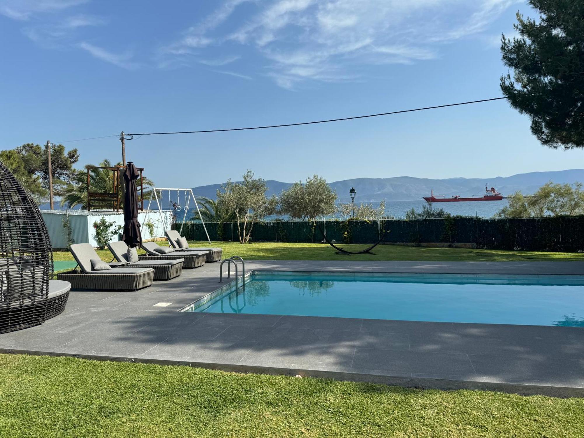 Zoza Luxury Villa Isthmia By The Sea With Private Pool Kalamáki エクステリア 写真