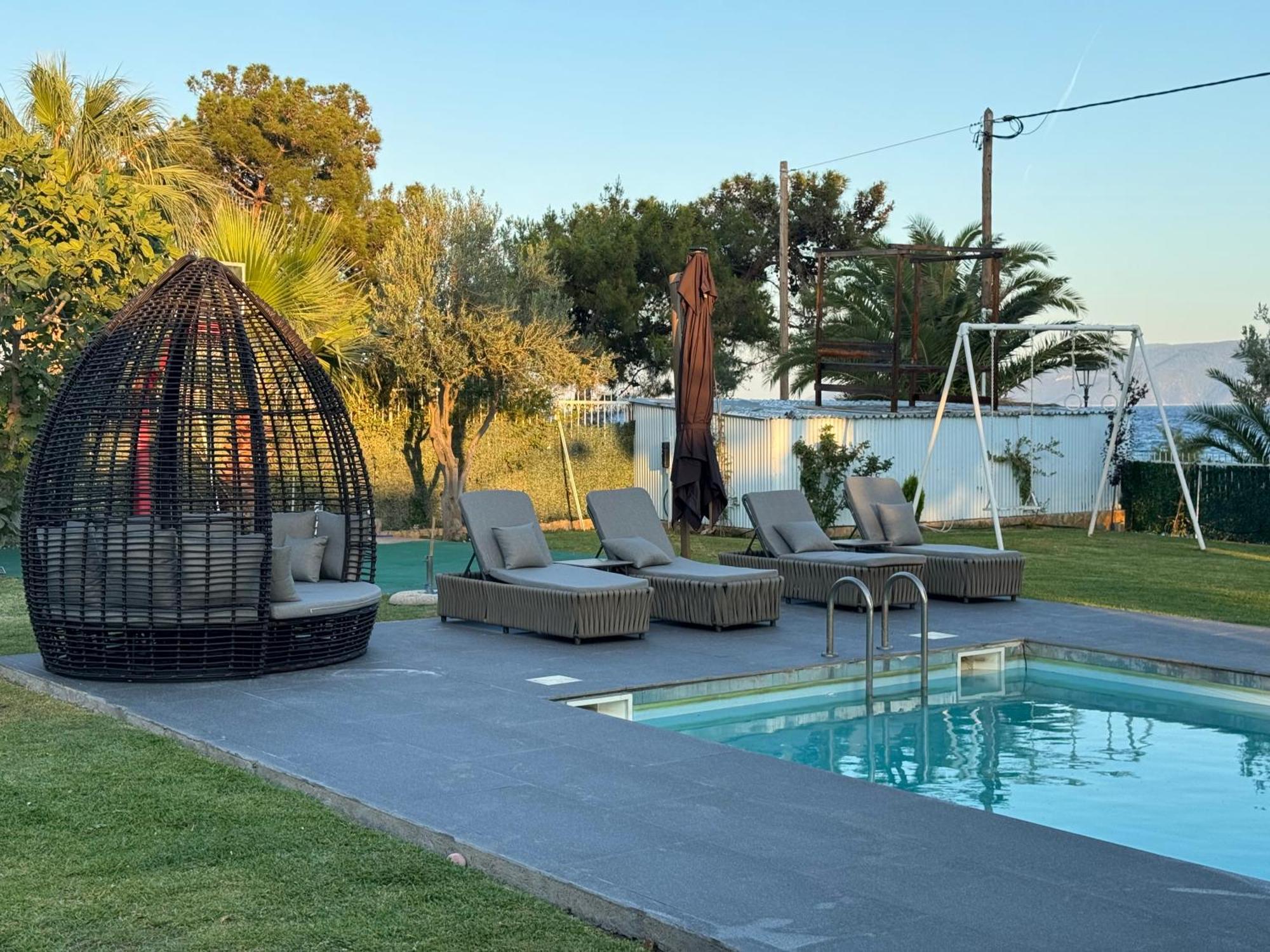 Zoza Luxury Villa Isthmia By The Sea With Private Pool Kalamáki エクステリア 写真